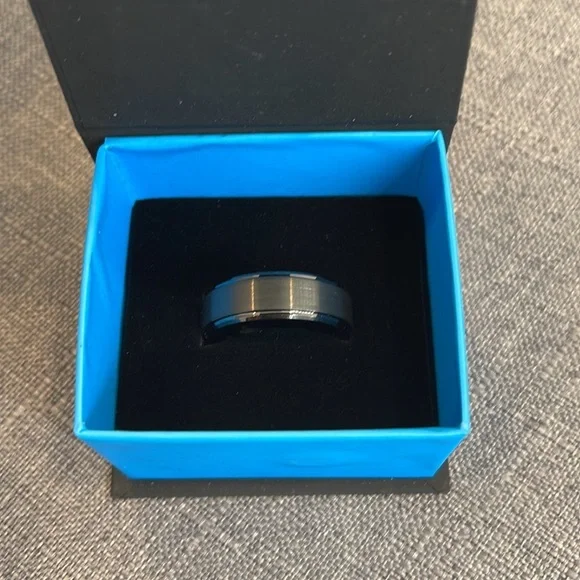 NWT Mens Dark Grey Wedding Band (Gunmetal)